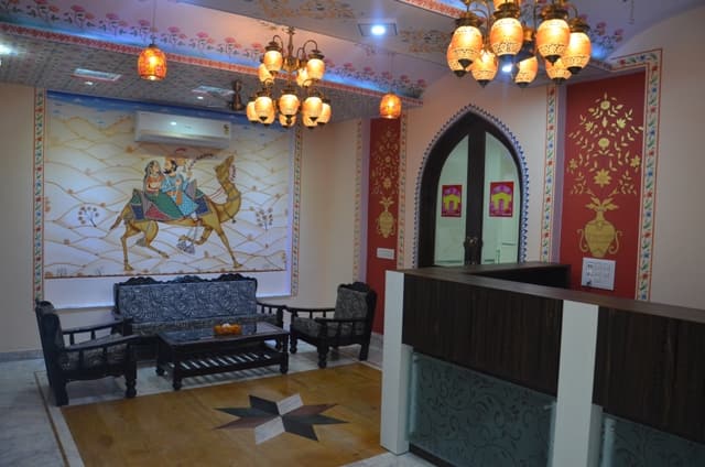 https://imgcld.yatra.com/ytimages/image/upload/t_hotel_yatra_details_desktop/v1465120763/Domestic Hotels/Hotels_ Jaipur/The T T Palace/Reception_1.jpg